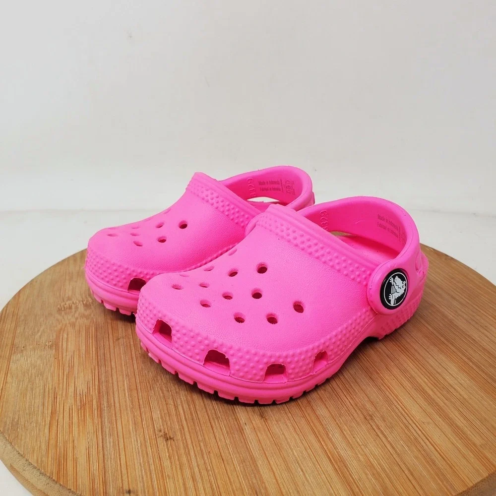 CROCS Classic‎ Sandals Kids 4 Pink Clog Girls Boys Play Water Shoes